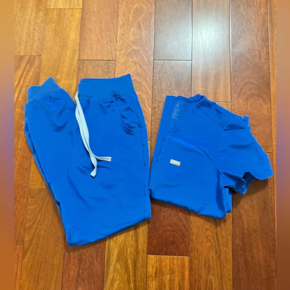 FIGS small scrub set